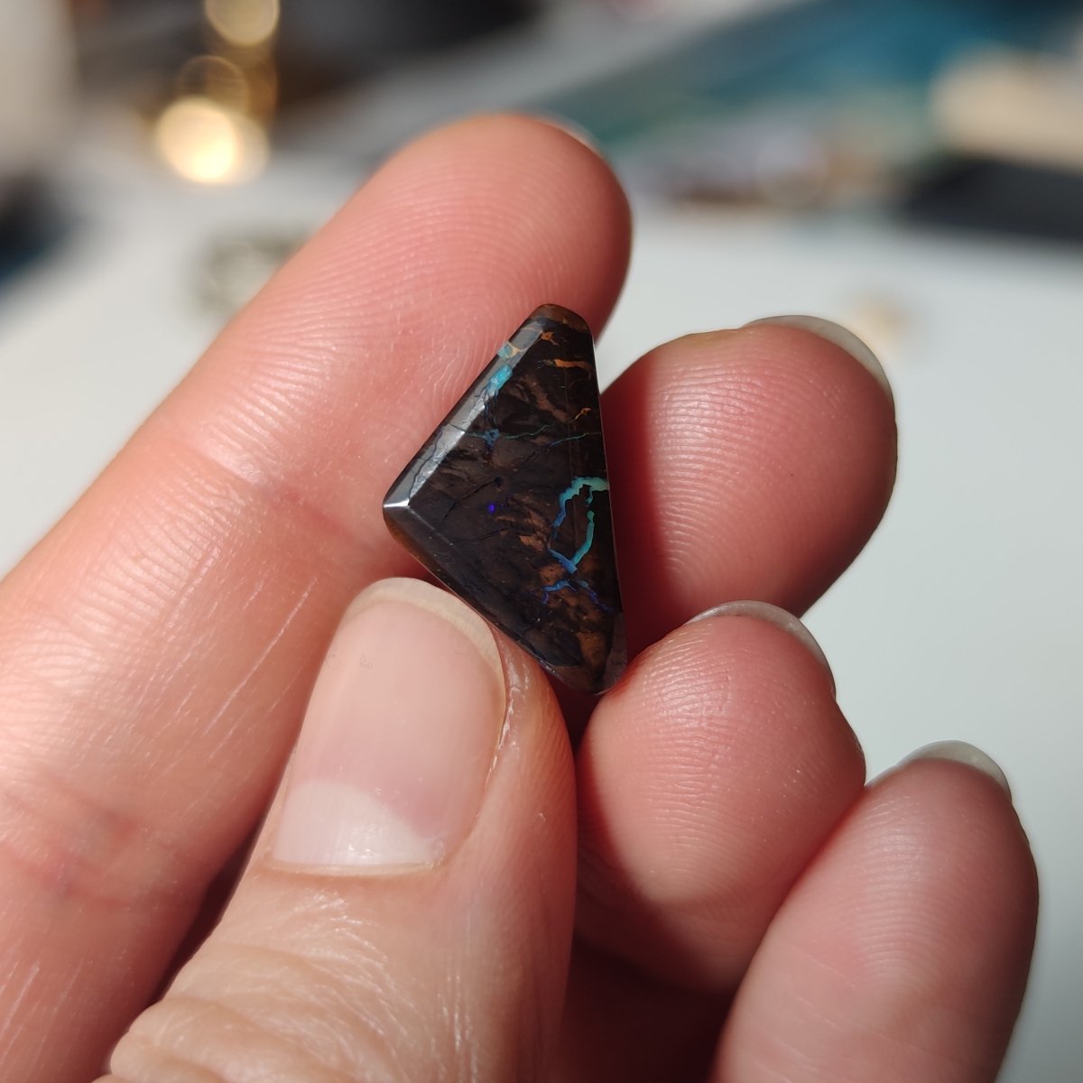 Boulder Opal nr.16- Triangle - Anima Mundi Crystals