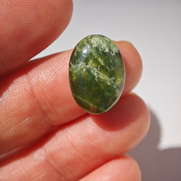 Granate Grosularia Verde · Cabujón Oval 17×12 mm