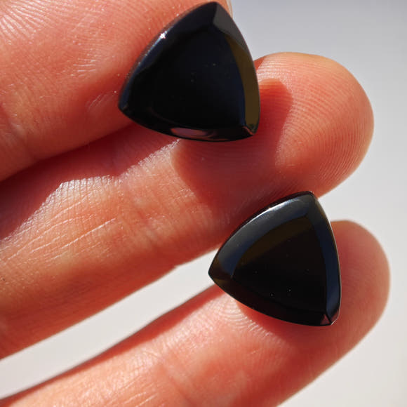 Obsidiana Negra · Par Cabujón Triangular