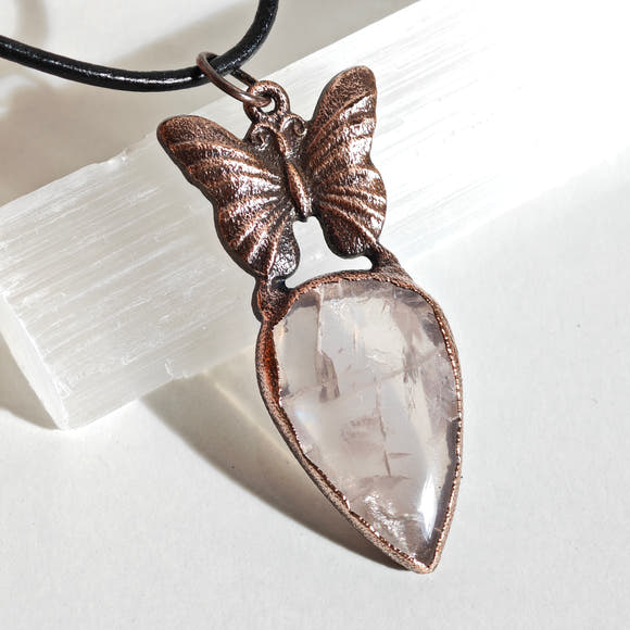 Colgante Mariposa · Cuarzo Rosa Lágrima