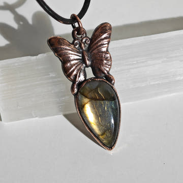 Colgante Mariposa · Labradorita Dorada