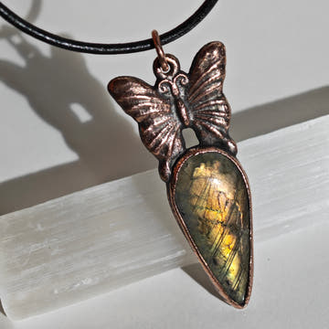 Colgante Mariposa · Labradorita Dorada