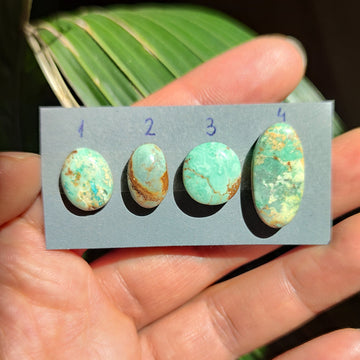 Proceso artesanal de pulido de variscita en taller español - técnica tradicional