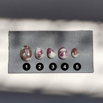 Cabujones de Turmalina Rosa en Cuarzo