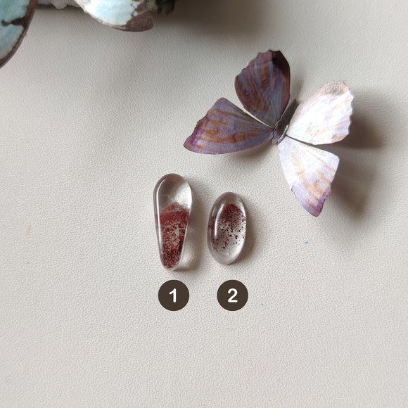 Cabujones de Cuarzo Transparente con Inclusiones Hematita Fantasma