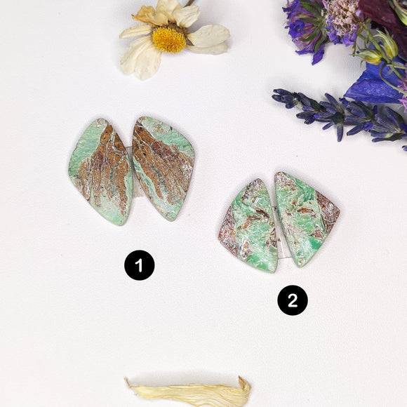 Cabujones pareja de Crisoprasa con Matriz