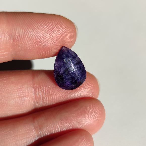 Cabujones de Sillimanita Azul en Tallado Rosa