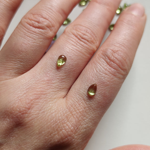 Cabujones Mini Redondos de Peridoto 5mm