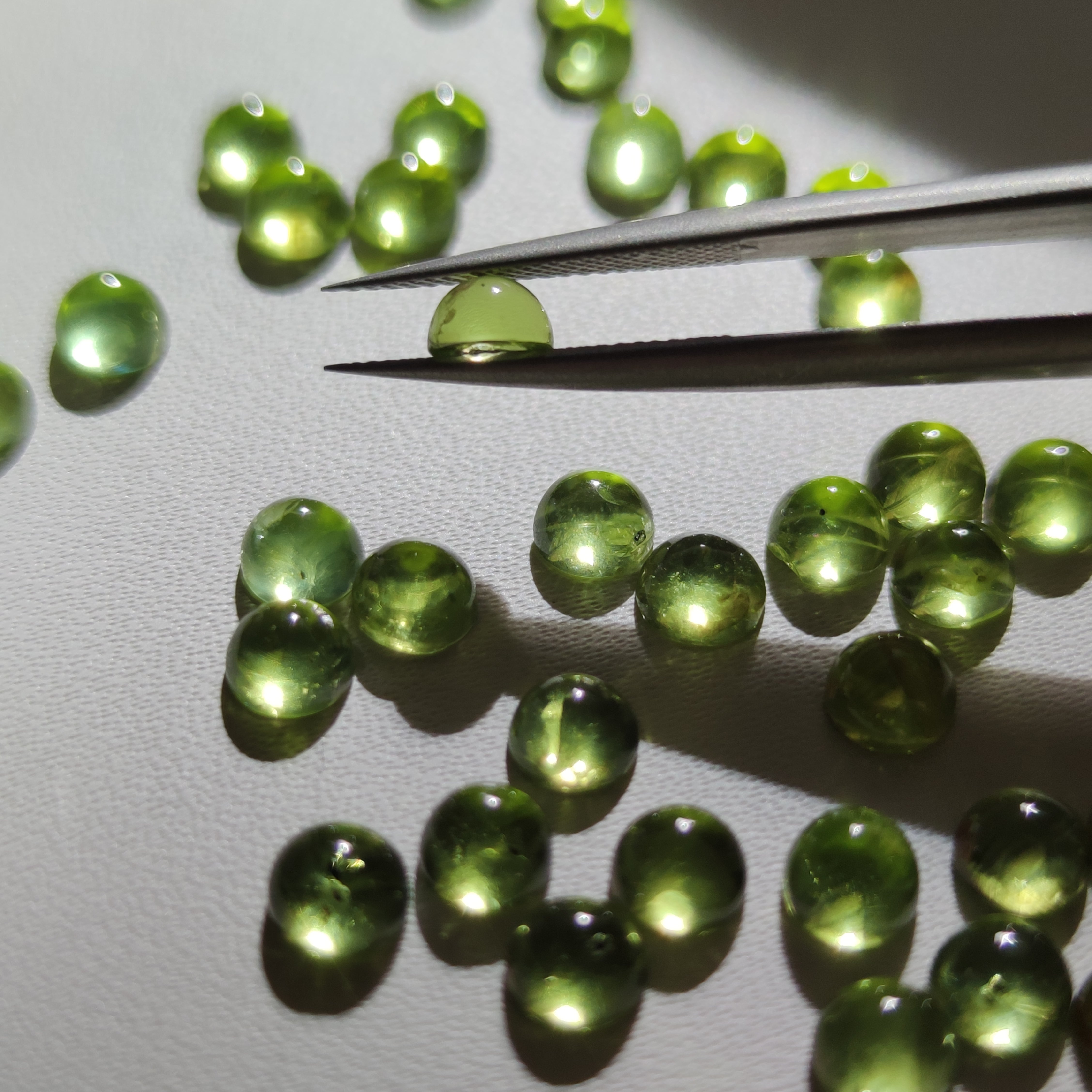 Cabujones Mini Redondos de Peridoto 5mm