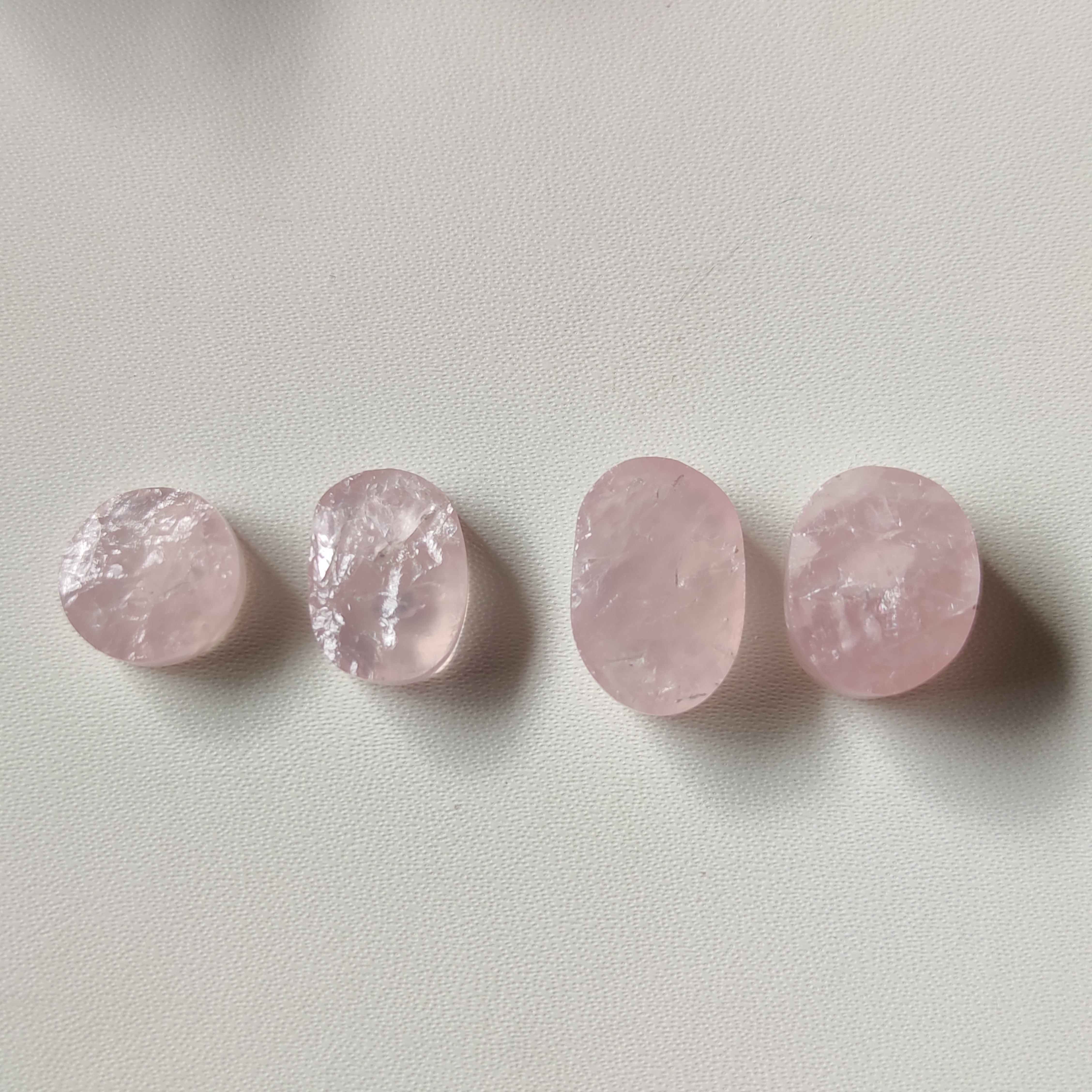 Cabujón Pequeños de  Cuarzo Rosa en Bruto