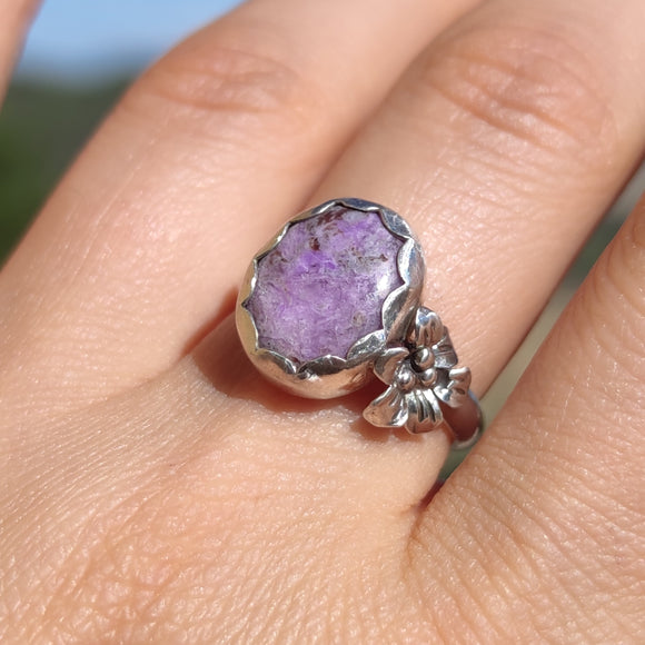 Anillo con Sugilita FLOR