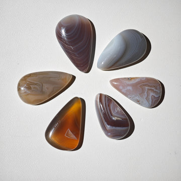 Ágata de Botsuana Cabujones Pequeños Forma Lagrima