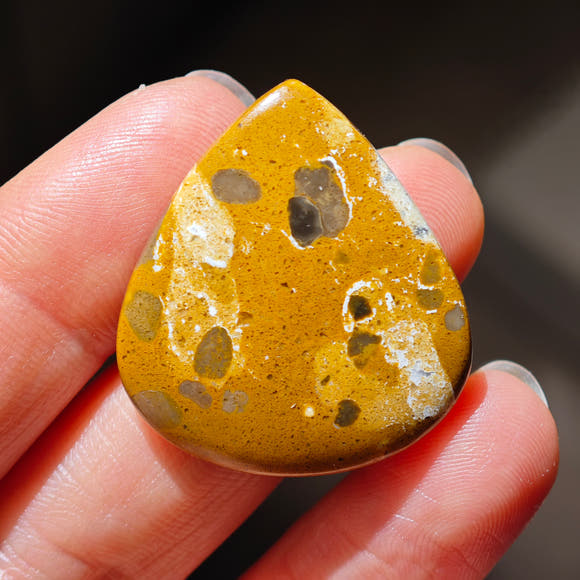 Bauxita Cabujón Lágrima · Mineral Raro