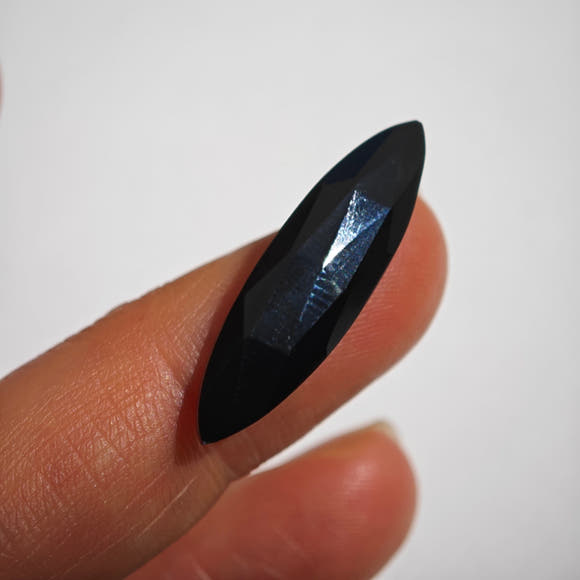 Ónix Negro Marquesa Facetada · 29 mm