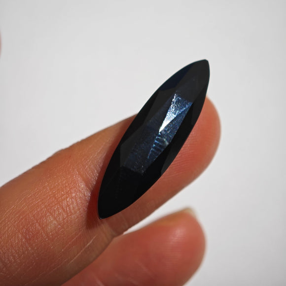 Ónix Negro Cabujón Facetado Forma Marquesa