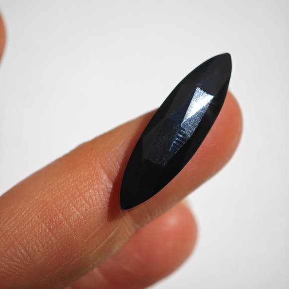Ónix Negro Marquesa Facetada · 29 mm