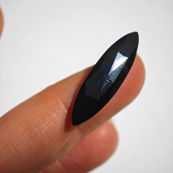 Ónix Negro Cabujón Facetado Forma Marquesa