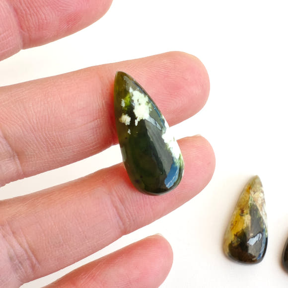Chrome Chalcedony Teardrop · Zimbabwe Green