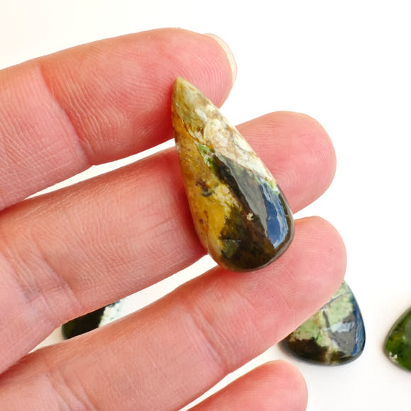 Chrome Chalcedony Teardrop · Zimbabwe Green