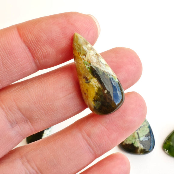 Calcedonia de Cromo Cabujones Lagrima