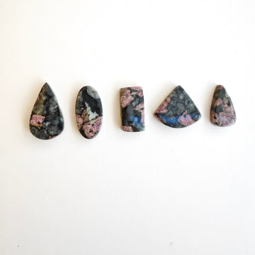 Eudialita Natural Cabujones Formas Variadas - 0
