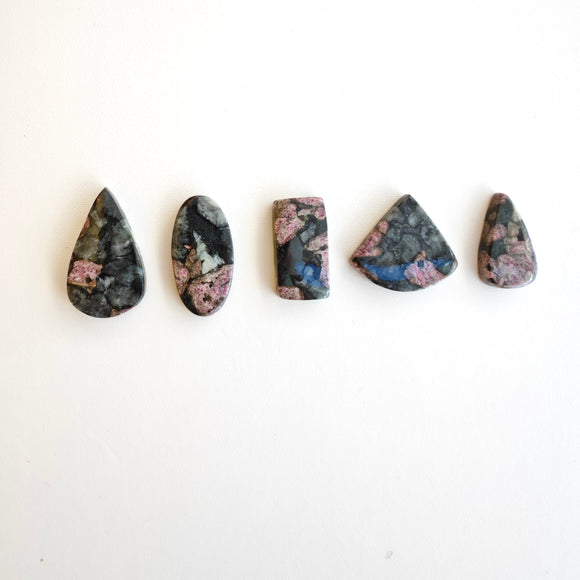 Eudialita Natural Cabujones Formas Variadas