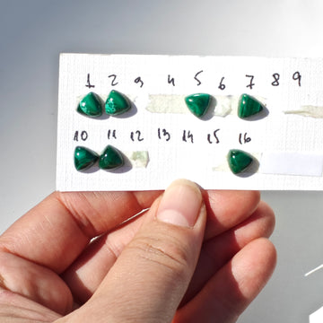 8mm Malaquita Cabujones Triangulares - 0