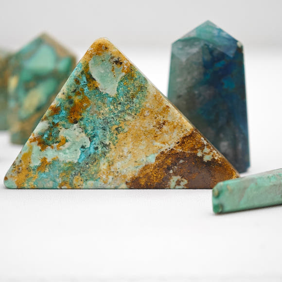 Palazuelos Variscite Triangular Cabochon · 33 mm
