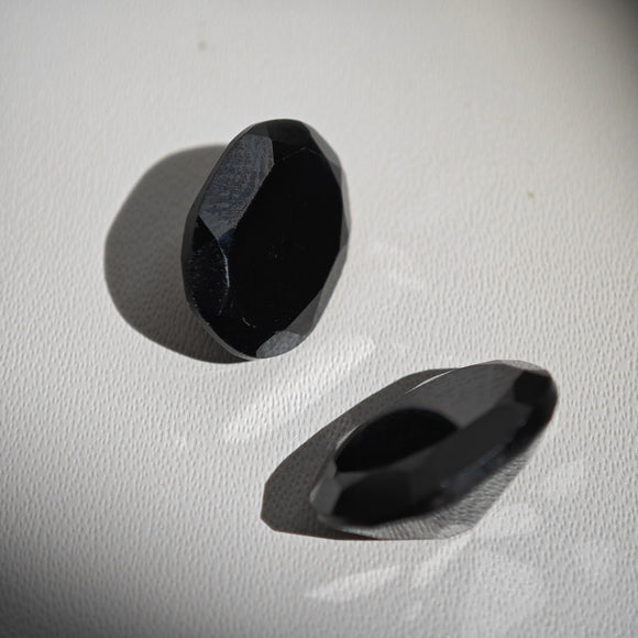 Espinela Negra Tallado Oval 13x10mm