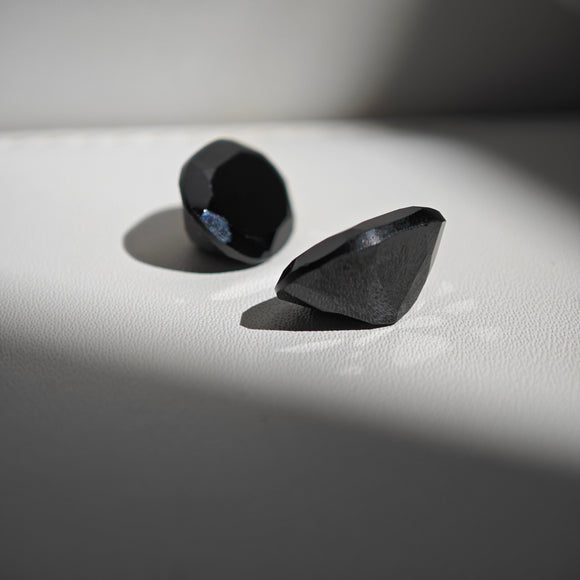 Espinela Negra Tallado Oval 13x10mm
