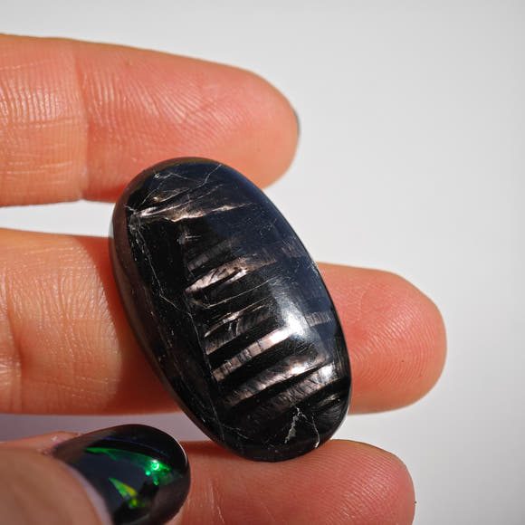 Hiperstena Oval · Cabujón Schiller
