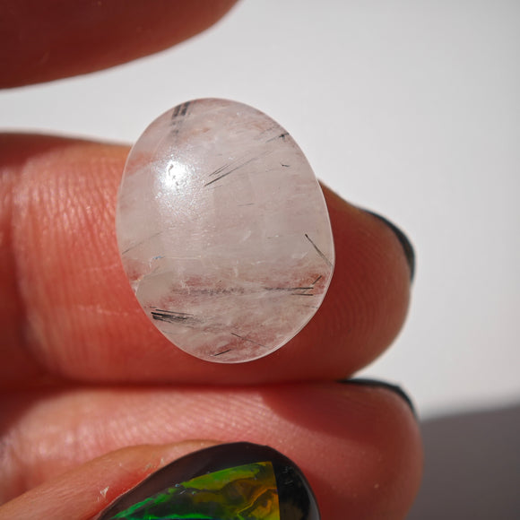 Cabujón Ovalado  de Cuarzo con Rutilo Negro