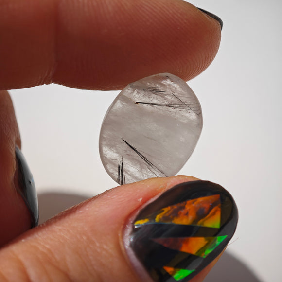 Cabujón Ovalado  de Cuarzo con Rutilo Negro