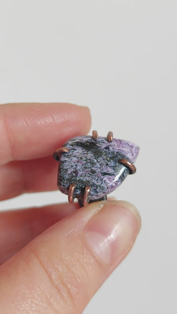 Anillo Charoíta Engarzado - Cabujón Forma Libre - 0