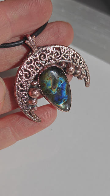 MOON Pendant · Rainbow Labradorite - 0