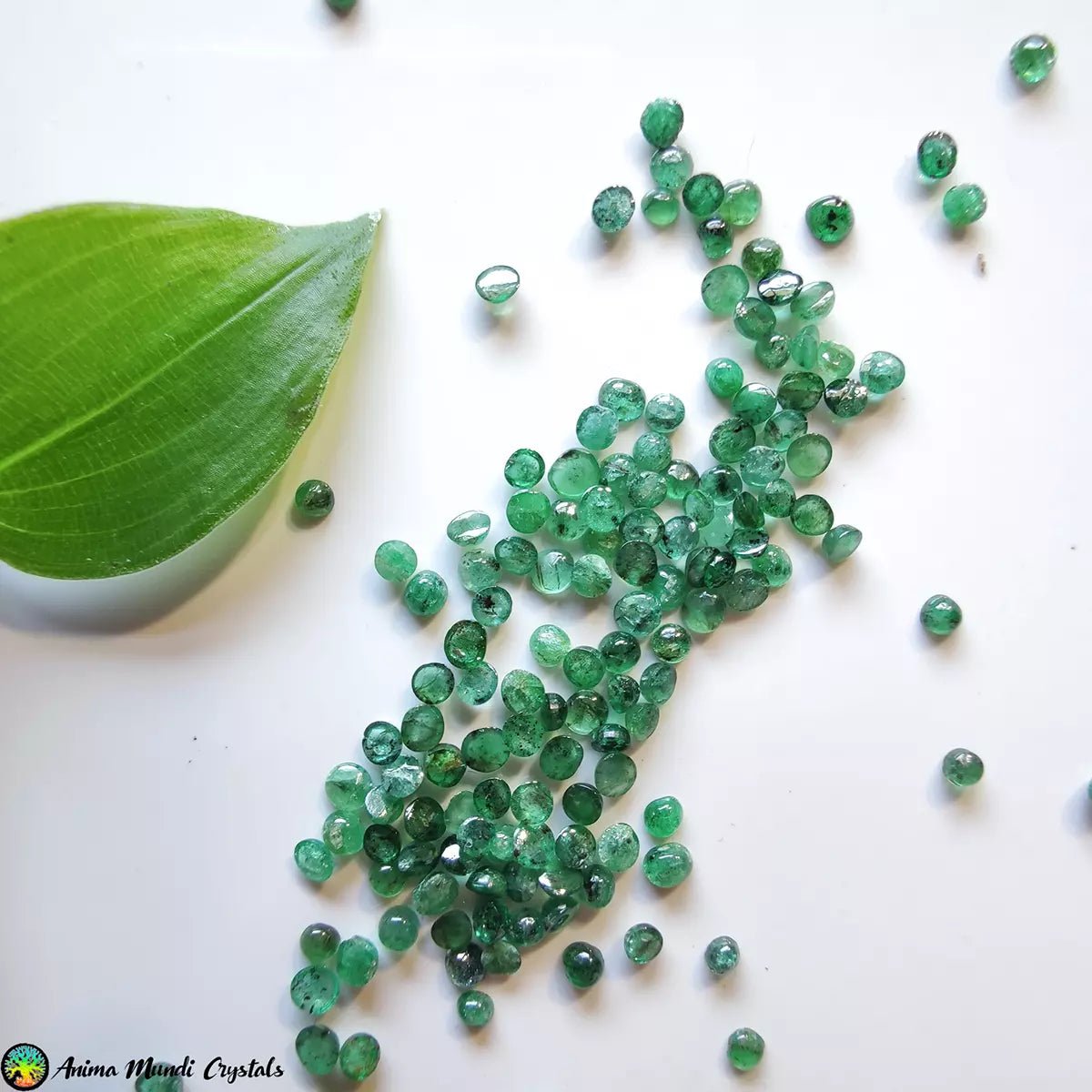 2 mm Smaragd-Mini-Cabochons – 5 Stück – Anima Mundi-Kristalle