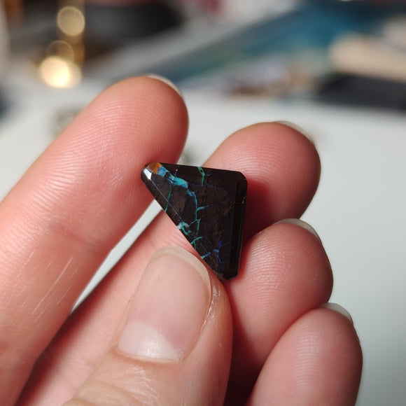 Boulder Opal nr.16- Triangle - Anima Mundi Crystals