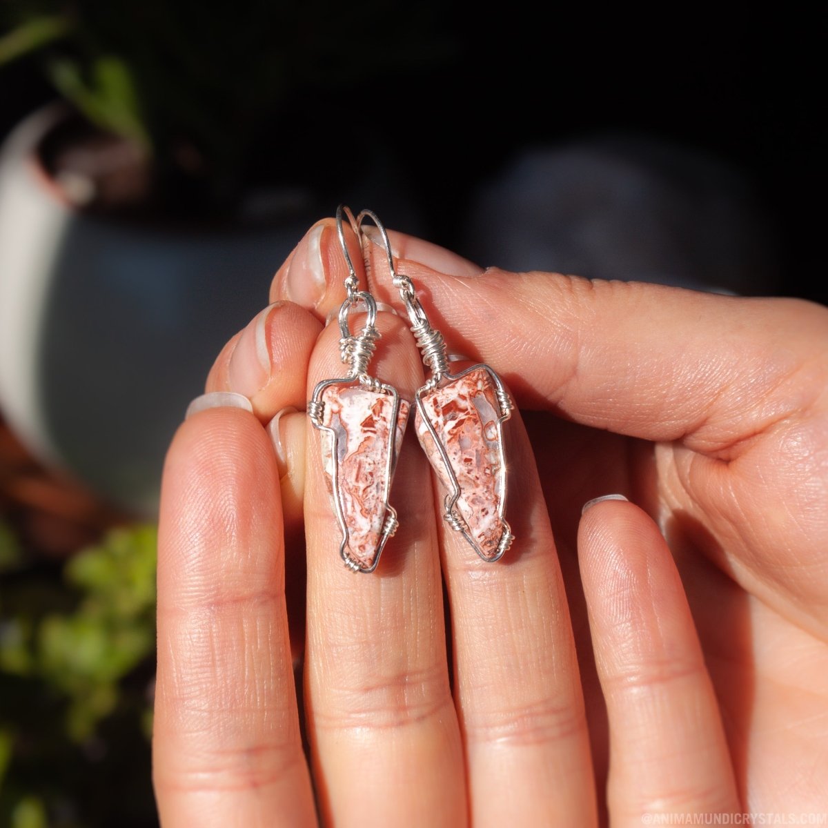 Crazy-Lace-Achat-Ohrringe aus XNUMXer-Silber mit Draht umwickelt – Anima Mundi-Kristalle