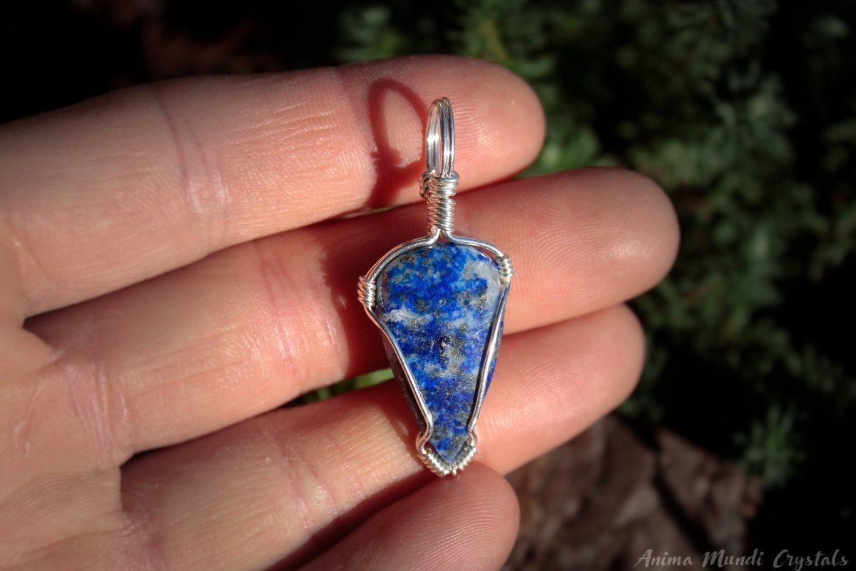 Collar de plata de ley envuelto en alambre de lapislázuli - Cristales Anima Mundi