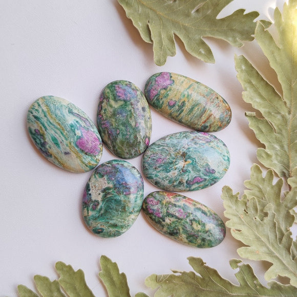 Ruby Fuchsite Cabochon - Oval Nr.2 - Anima Mundi Crystals