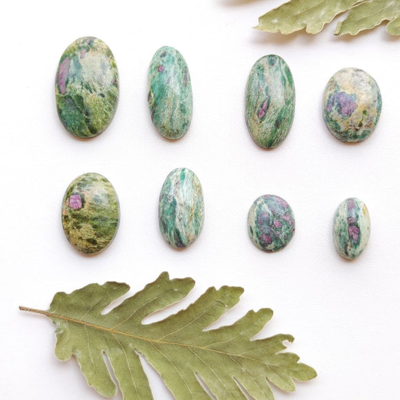 Ruby Fuchsite Cabochon - Oval Nr.3 - Anima Mundi Crystals