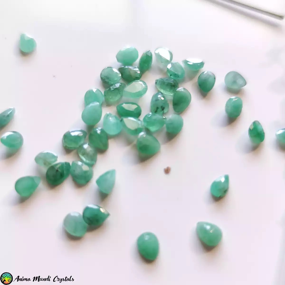 Cabujones pequeños talla pera esmeralda - Anima Mundi Crystals